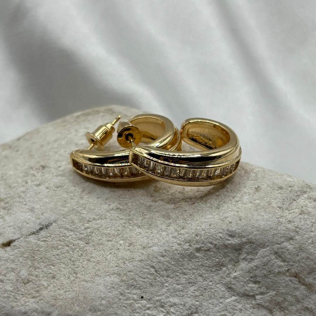 Aretes Media Luna con piedra